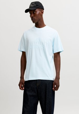 Jack & Jones, JORFREDERIKSBERG MONOGRAM TEE - Trükipildiga T-särk - ice water