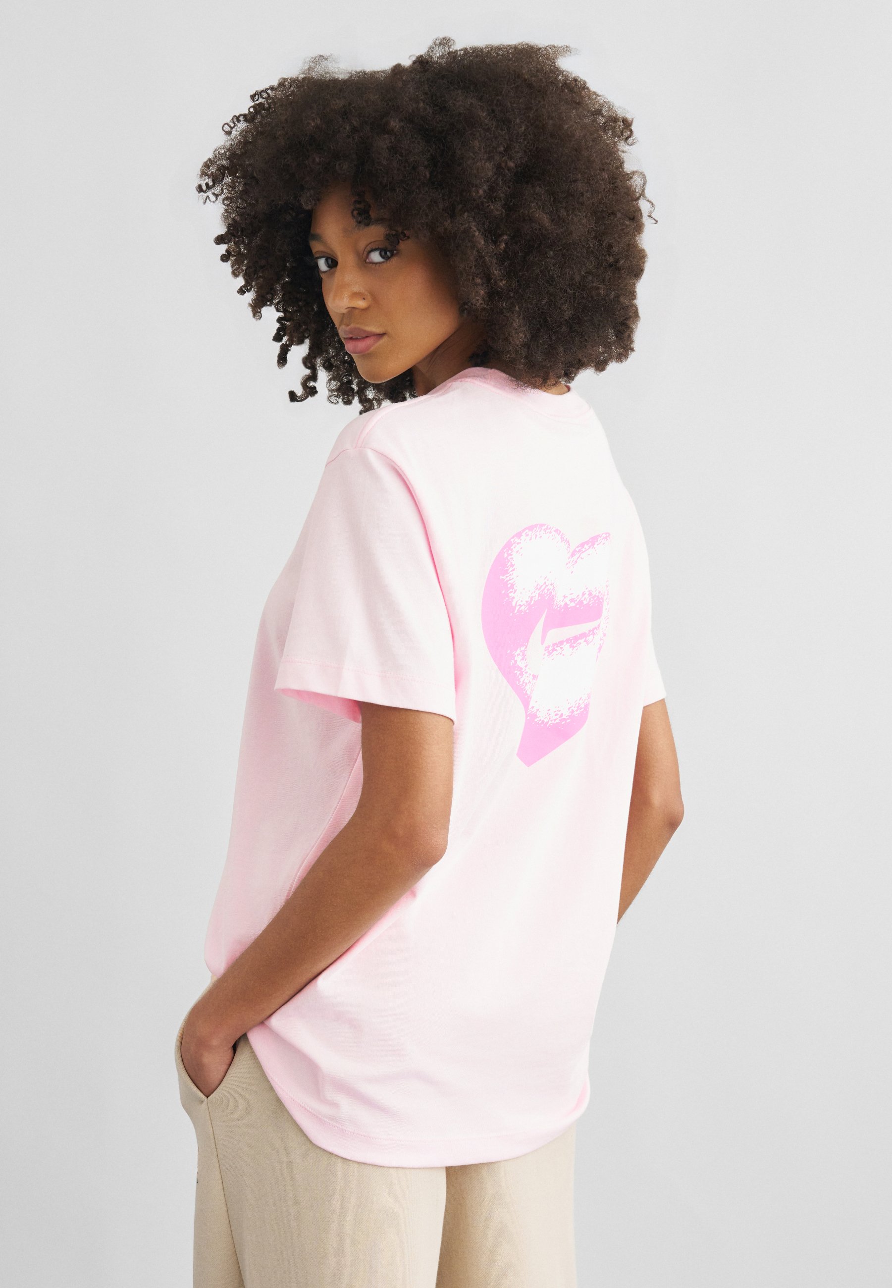 hot pink nike clothing