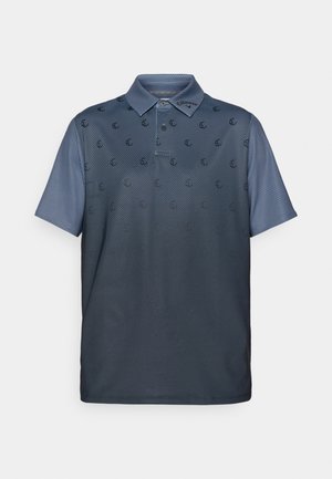Polo shirt blu scuro con un leggero gradiente, righe orizzontali e un motivo di piccoli loghi. Maniche corte e colletto classico.