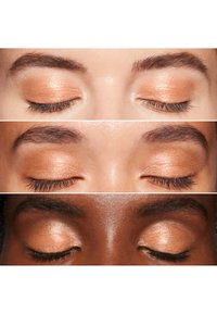 Drie paar gesloten ogen met een warme, glinsterende oogschaduwkleur. De huidtinten variëren van licht tot medium tot donker, wat de veelzijdigheid van de schaduw benadrukt.