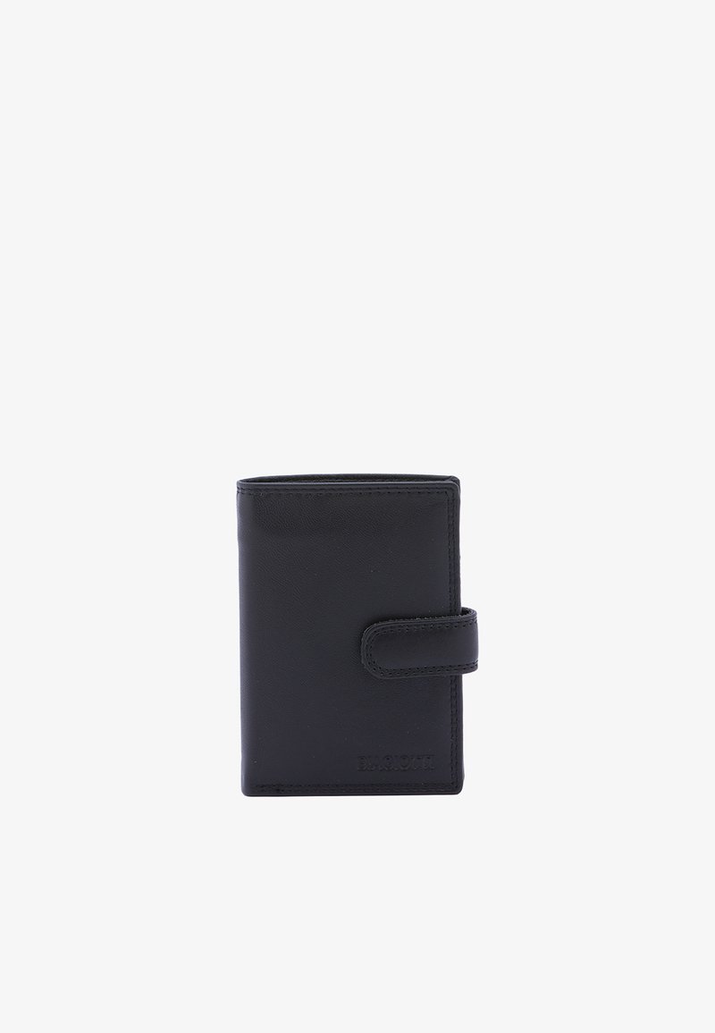 Zwart leren portemonnee met gestikte randen, een klepsluiting met drukknop en een geperst merkembleem rechtsonder, gesloten weergegeven op een witte achtergrond.