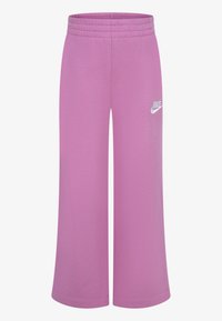 Rozā Nike sporta bikses ar plašu kāju dizainu, izgatavotas no mīksta auduma, ar elastīgu jostu un baltu logo kreisajā pusē.
