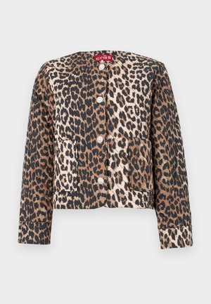 Leopardenmuster kurz geschnittene Jacke mit rundem Halsausschnitt, vier Knöpfen und zwei Vorderaschen. Der Stoff hat eine glatte Textur mit einem Mix aus braunen und schwarzen Tönen.