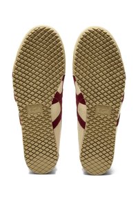 Tyrkysové a kaštanové tenisky s texturovanou gumovou podrážkou, která má diamantový vzor a logo Onitsuka Tiger na boku.