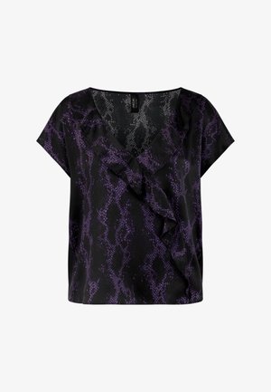 Schwarze Bluse mit lila Schlangenprint, ausgestattet mit einem V-Ausschnitt und einer gerafften Frontdetail. Kurze Ärmel und weiter Schnitt.