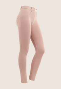 Leggings a vita alta, aderenti, di un delicato rosa chiaro, con due bottoni e tasche anteriori e posteriori, esposti su uno sfondo neutro.