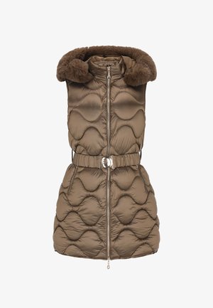 Zateplená bezrukávová vesta v olivově zelené barvě s límcem z umělé kožešiny, designem s cikcakovým prošíváním, předním zipem a pasem se sponou. Stříbrné kovové doplňky.