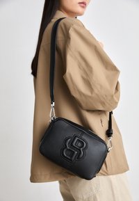 ANETT CROSSBODY - Sac bandoulière - black