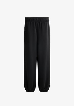 Sorte træningsbukser med en strækbar talje, tapered ben design og elastiske manchetter ved anklerne. Glat stoftekstur, ingen mønstre.