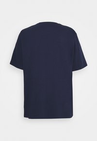 T-shirt in cotone blu navy con maniche corte, collo rotondo e vestibilità comoda. La vista posteriore mostra un design semplice e uniforme senza motivi.
