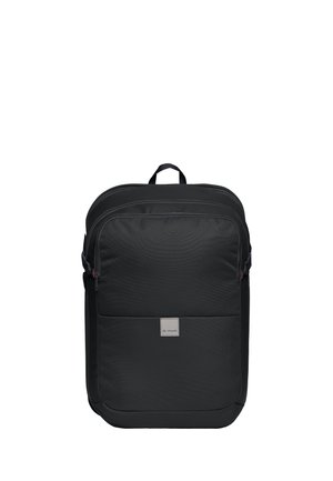 Schwarzer rechteckiger Rucksack mit zwei Hauptreißverschlussfächern, einem oberen Tragegriff und einem kleinen rechteckigen Logopatch auf der Vorderseite.