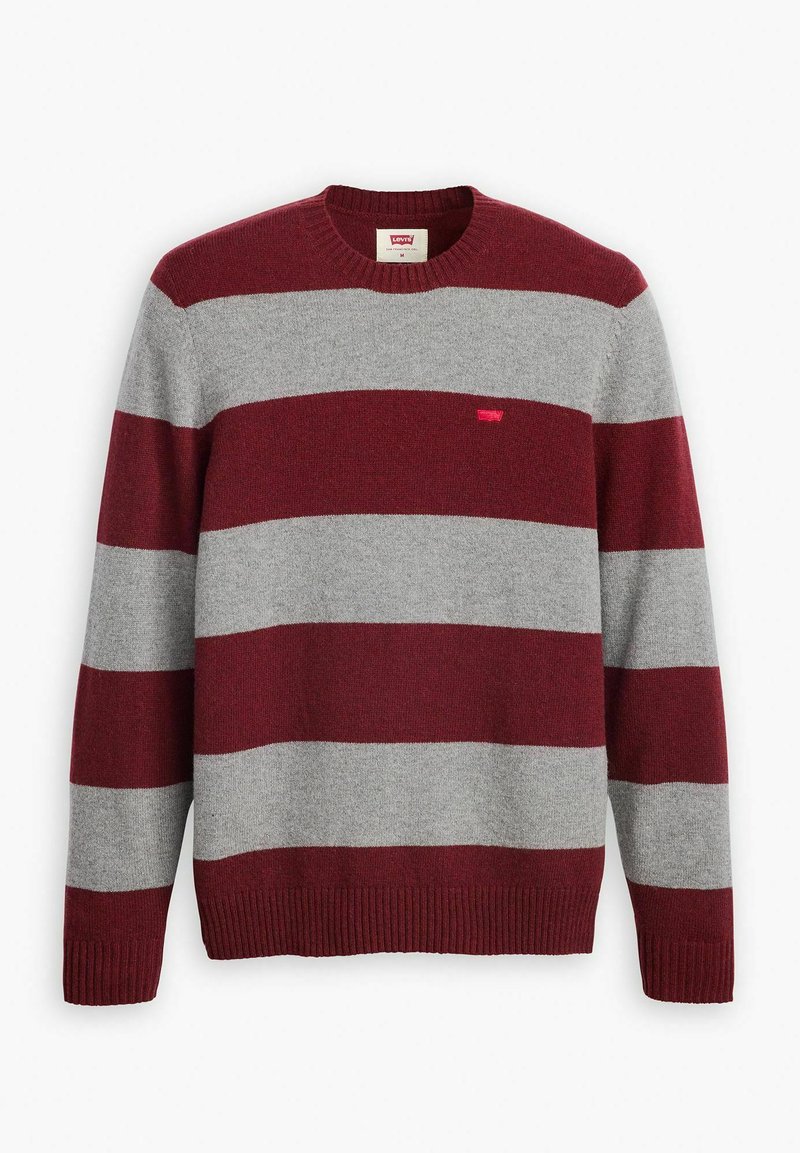 Maglione a righe rosse e grigie con scollatura rotonda e polsini a coste; presenta un piccolo logo rosso sul lato sinistro del petto. Tessuto morbido, design casual.
