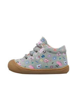 Sneaker alta per bambino con tessuto grigio, motivo floreale colorato, lacci grigi e suola e punta in gomma marrone.
