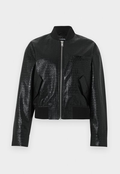 Mustast kunstnahast bomberjakid, millel on krokodillinahast tekstuur, soonikuga krae, mansetid, alumine serv, esikinnitus tõmblukuga ning kaks diagonaalset taskut.