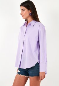 LELA LOOSE FIT - Button-down blouse - lilac