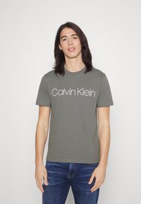 Calvin Klein FRONT LOGO - T-shirt estampada - pewter