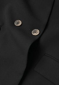 Mango Abrigo corto - black