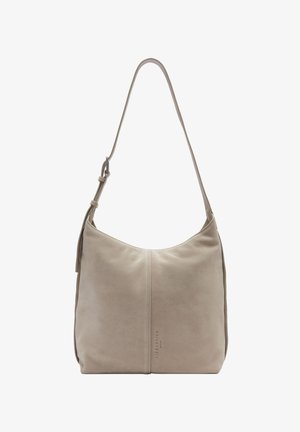 Jasno beżowa, zamszowa torebka na ramię z jedną regulowaną rączką, subtelnym tłoczonym logo oraz gładkim, matowym wykończeniem. Krzywoliniowy kształt.