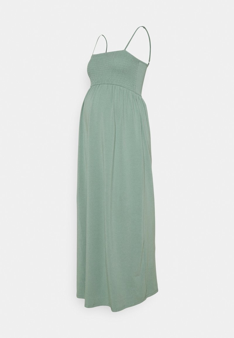 Robe maxi de maternité vert sauge avec corsage smocké, bretelles fines réglables et jupe fluide froncée.