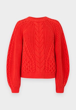 Rød kabelstrikksweater med teksturerte mønstre, rund hals og ribbestrikket kant. Designet med lange, svakt puffede ermer.