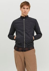 Jack & Jones - JJEROY JACKET - Bomberjacka - black Miniatyrbild 1