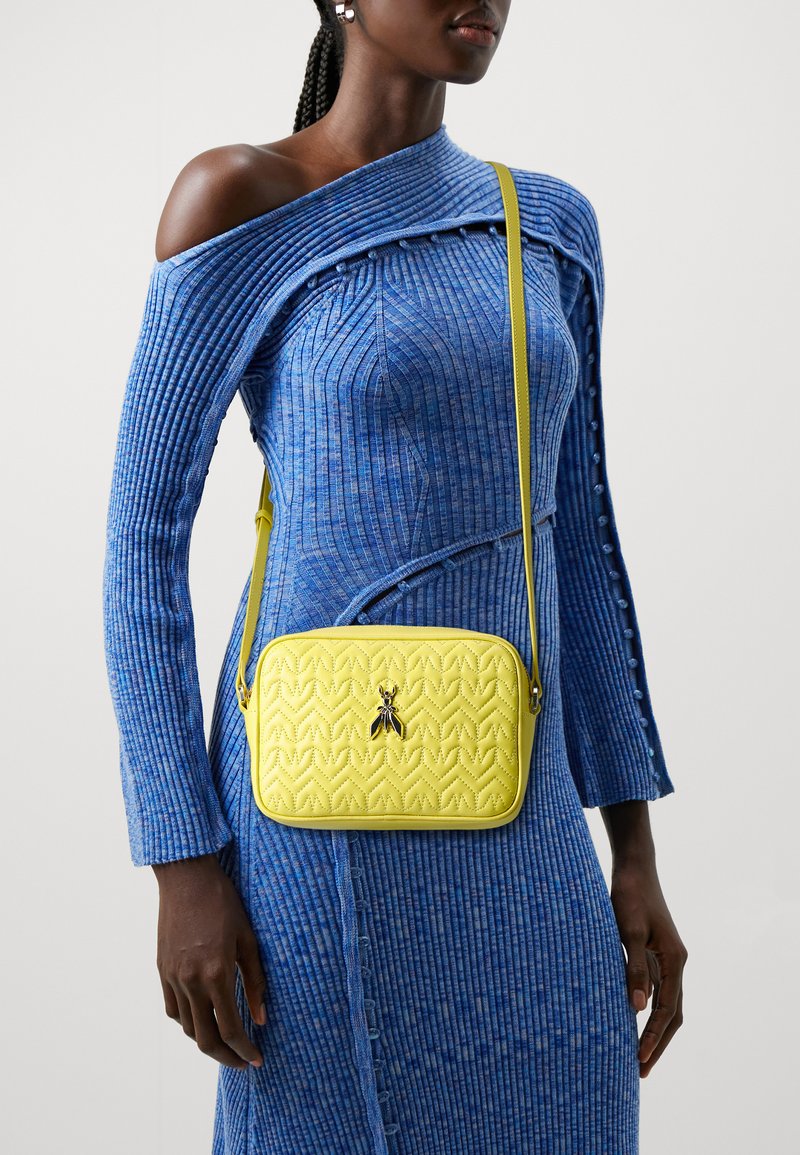 Patrizia Pepe BORSA BAG - Borsa a tracolla - dynamic yellow