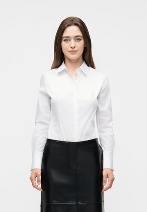 THE FITTED SHIRT - Πουκαμίσα με κουμπιά - white