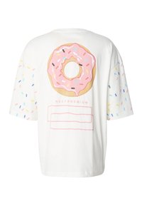 Weißes Baumwoll-T-Shirt mit großem pinkfarbenem Donut-Motiv auf dem Rücken und bunten Streuseln auf den Ärmeln. Lässiges, lockeres Design.