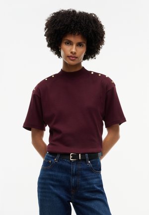 Tommy Hilfiger, GOLD-TONE BUTTON MOCK NECK T-SHIRT - Обикновена тениска - deep burgundy
