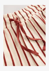 Non sélectionné, red ecru