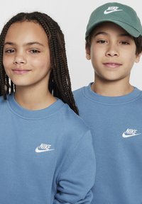 Nike Sportswear CLUB CREW UNISEX - Ikdienas džemperis - aegean storm white