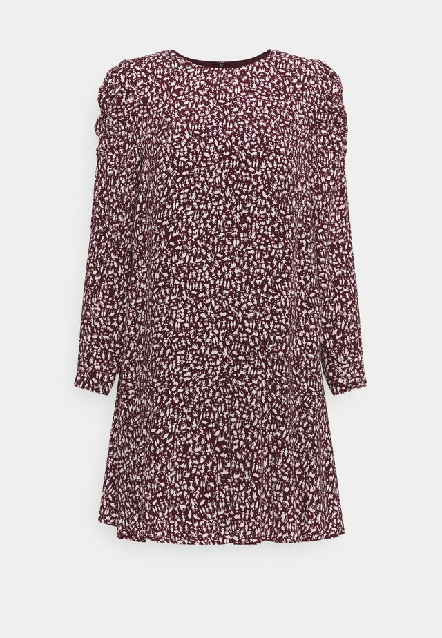 PEOPLE PRINT GEORGINA - Vapaa-ajan mekko - burgundy