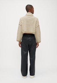 ONLY Petite ONLTALIO STRIPE SHORT ROLLNECK  - Vesta - weathered teak/birch melange