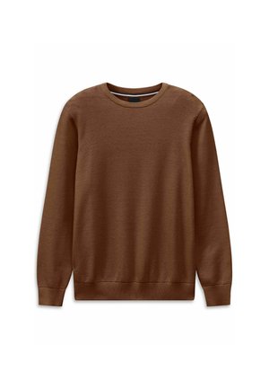 Brauner, strukturiert gestrickter Langarm-Pullover mit Rundhalsausschnitt, mit gerippten Bündchen und Saum, flach auf weißem Hintergrund ausgelegt.