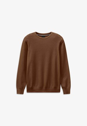 Brauner, strukturiert gestrickter Langarm-Pullover mit Rundhalsausschnitt, mit gerippten Bündchen und Saum, flach auf weißem Hintergrund ausgelegt.