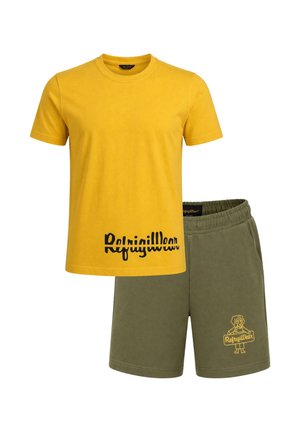 Maglietta gialla a maniche corte con scritta nera "Refriwillden" e pantaloncini a vita elastica verde oliva con un cane che tiene un cartello "Refriwillden".