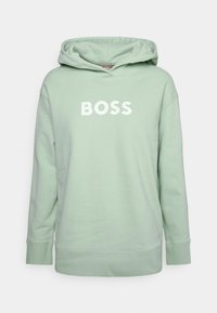 Světle zelená mikina s kapucí vyrobená z bavlněné směsi. Obsahuje přední klokaní kapsu a bílý potisk "BOSS" na hrudi.