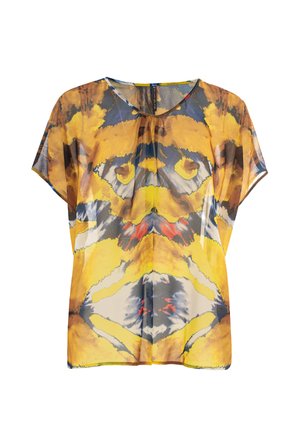 Kurzarmbluse aus durchsichtigem Stoff mit einem lebhaften gelben, blauen und schwarzen abstrakten Muster, lässiger Schnitt und rundem Ausschnitt.
