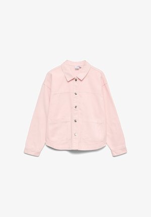 Veste rose clair à boutons, manches longues, deux poches avant et col pointu, posée à plat sur un fond blanc.