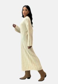 Elara Strickkleid - beige