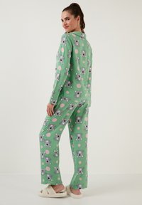 LELA REGULAR FIT - Pizsama szett - green