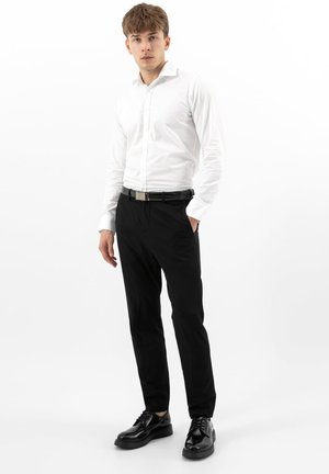 Wojas Derbies & Richelieus - black