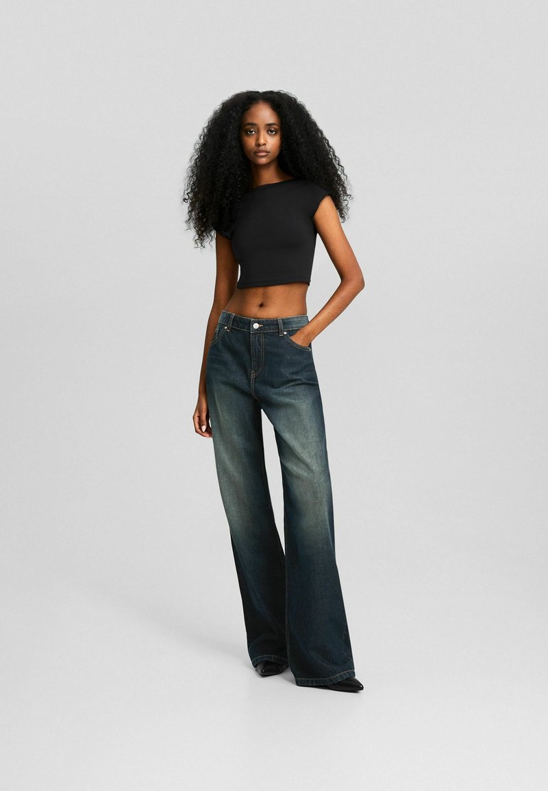 Bershka Flared Jeans lichtblauw