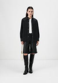 Replay SHIRT - Blúzka so zapínaním na gombíky - black
