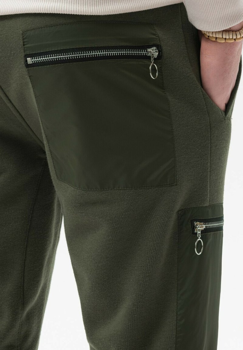 Herren Trainingsanzüge | Ombre Jogginghose khaki/grün - AP46669 Herren Trainingsanzüge | Ombre Jogginghose khaki/grün - AP46669