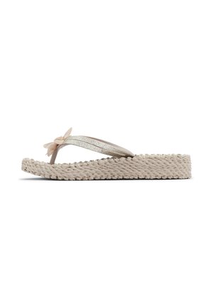 Beige teenslipper met geweven plateauzool, glinsterende bandjes en een decoratieve stoffen bloem bovenop.
