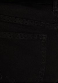 Bershka Farkkushortsit - black
