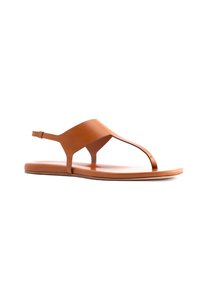 Sandali in pelle tan con un design minimalista e una tracolla a T. Suola piatta con una fascia sottile e schienale regolabile per una vestibilità perfetta.