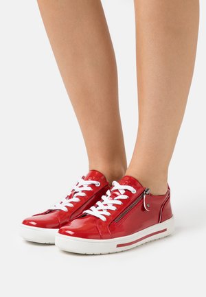 Trainers - red