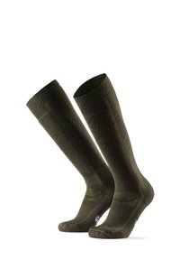Olivgrön knähöga strumpor med ribbad textur, förstärkt häl och tån, med minimala accenter. Designade för komfort och hållbarhet.